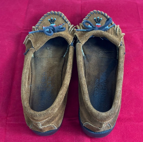 EUC Minnetonka Women's Thunderbird Moccasins, Brown Suede, Sz 6 - Picture 10 of 13